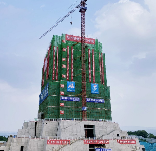 洛陽(yáng)牡丹博物館建設(shè)項(xiàng)目主體結(jié)構(gòu)順利封頂.jpg
