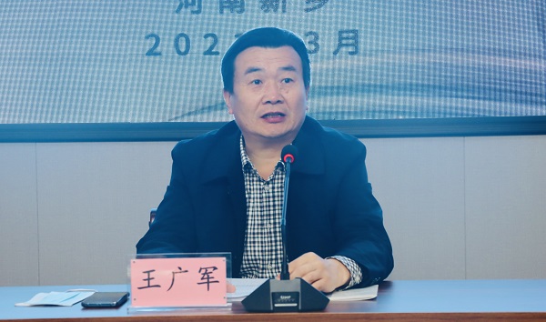 4、河南省住房和城鄉(xiāng)建設(shè)廳城市管理處處長王廣軍發(fā)表講話.jpg