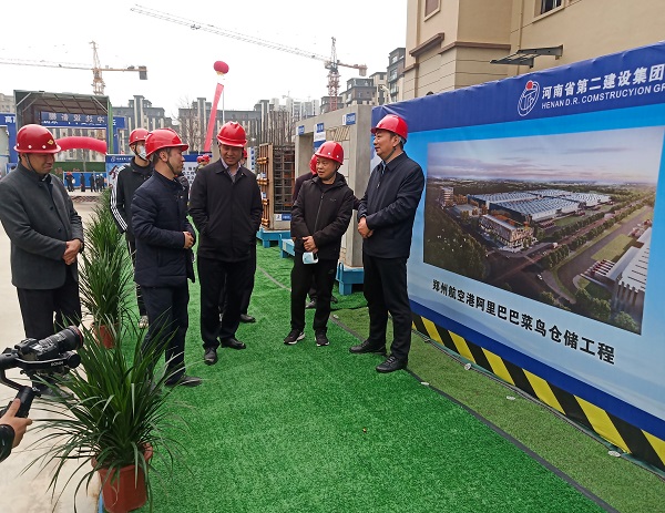 鶴壁市住建局局長常文君視察項目現(xiàn)場安全質(zhì)量標準化建設情況.jpg