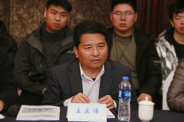集團(tuán)公司副董事長(zhǎng)王慶偉發(fā)表講話.jpg