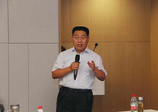 集團(tuán)公司黨委書記張會民主持活動.jpg