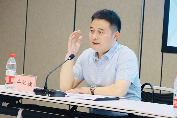 2、河南省建筑勞務(wù)管理辦公室人事科科長牛松楠發(fā)表講話.jpg