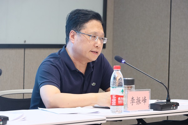 3、河南省建筑勞務(wù)管理辦公室勞務(wù)科科長李振峰發(fā)表講話.jpg
