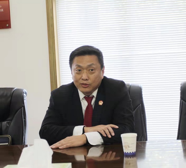 3.牧野區(qū)人民法院副院長鄭長清講話.jpg