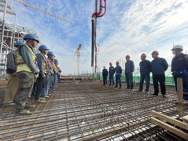 2、主廠房工程7.95米層澆筑前進行專項安全技術(shù)交底工作.jpg