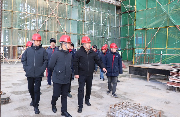 ?？傄恍械街鲝S房7.95m層進(jìn)行實(shí)地查看.JPG