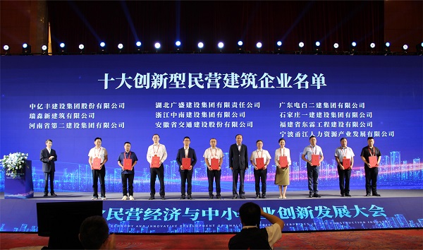 頒獎(jiǎng)儀式.jpg 頒獎(jiǎng)儀式.jpg