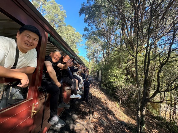 8體驗(yàn)1900年通車的普芬比利蒸汽小火車.jpg