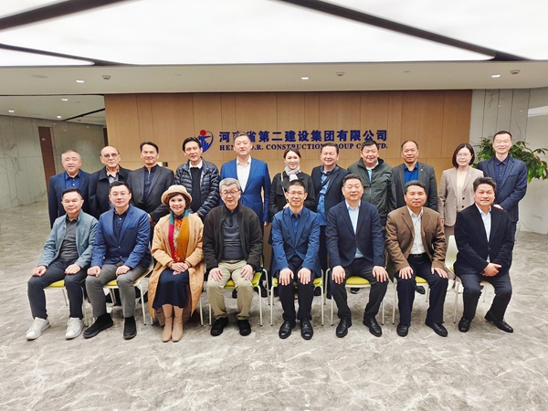雙方在集團(tuán)總部合影留念.jpg